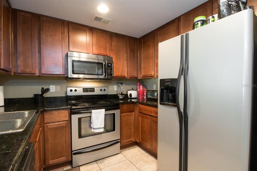 Active With Contract: $312,500 (2 beds, 2 baths, 837 Square Feet)
