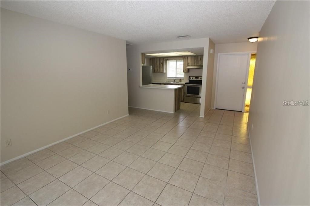 Active With Contract: $1,375 (2 beds, 2 baths, 900 Square Feet)