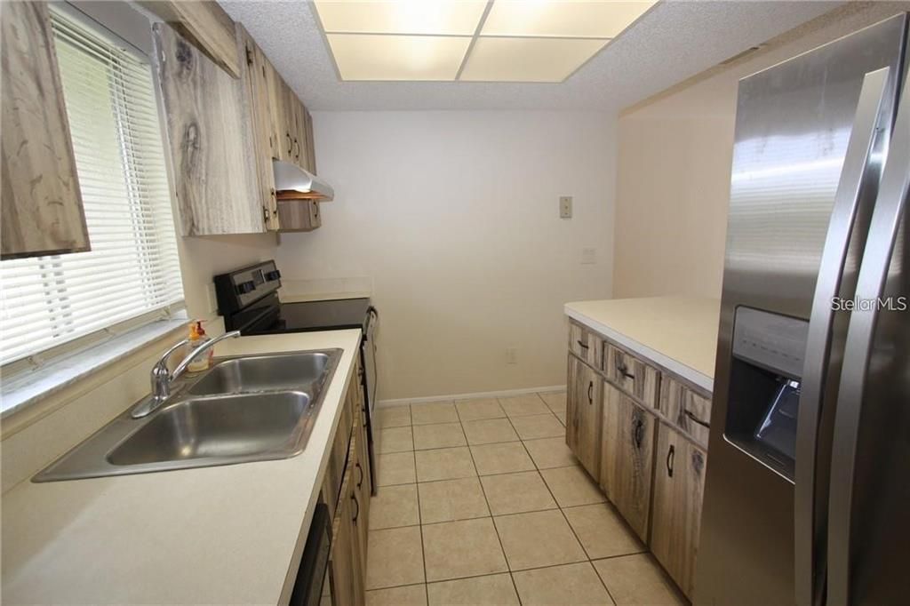 Active With Contract: $1,375 (2 beds, 2 baths, 900 Square Feet)