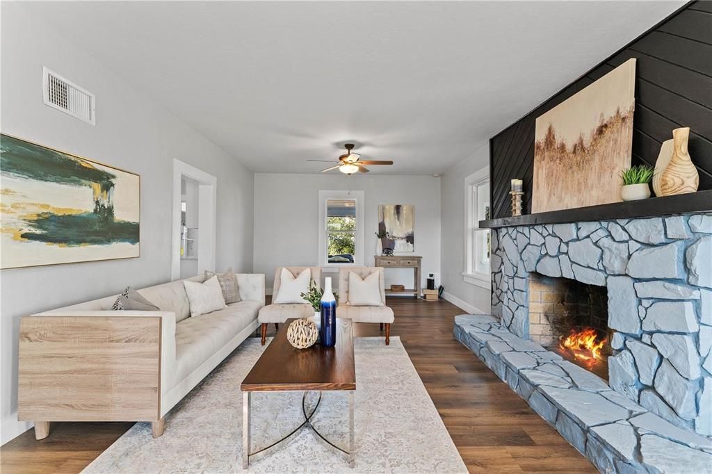 Active With Contract: $2,200 (4 beds, 3 baths, 2404 Square Feet)