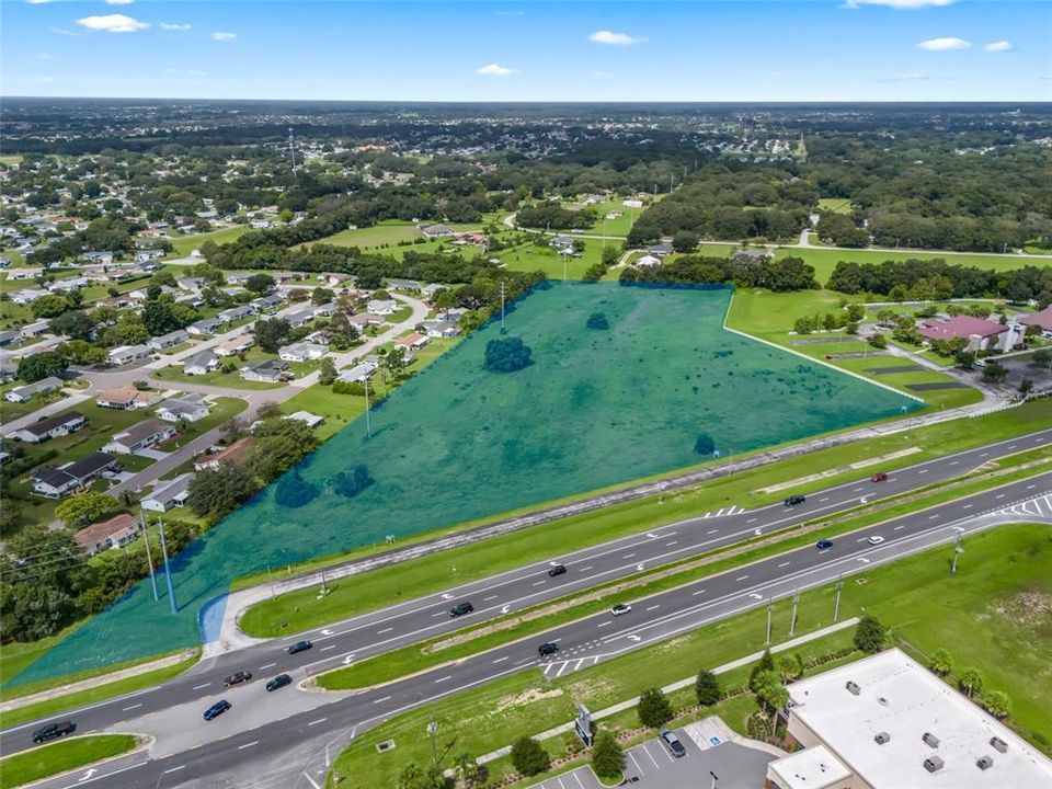 На продажу: $4,900,000 (10.54 acres)