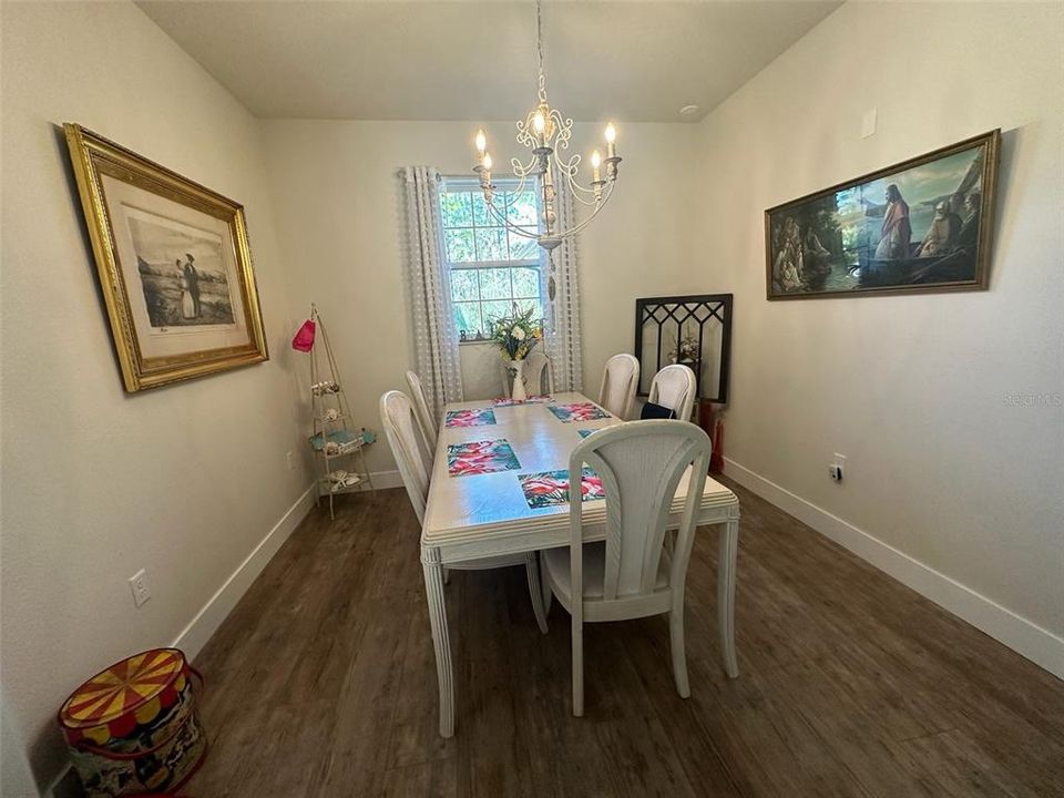 Vendido Recientemente: $669,000 (4 camas, 4 baños, 2360 Pies cuadrados)