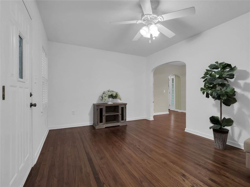 Foyer/Living Room