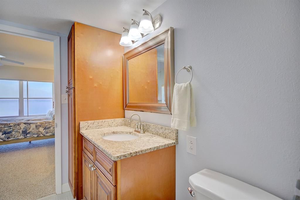 For Sale: $154,900 (1 beds, 1 baths, 859 Square Feet)