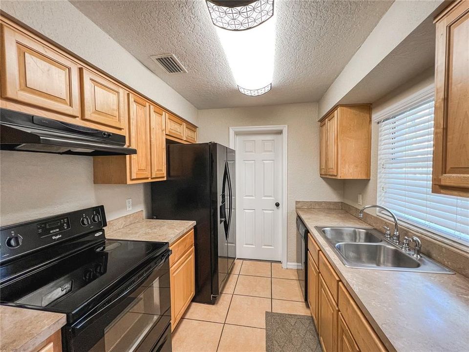 For Sale: $175,000 (2 beds, 1 baths, 1237 Square Feet)