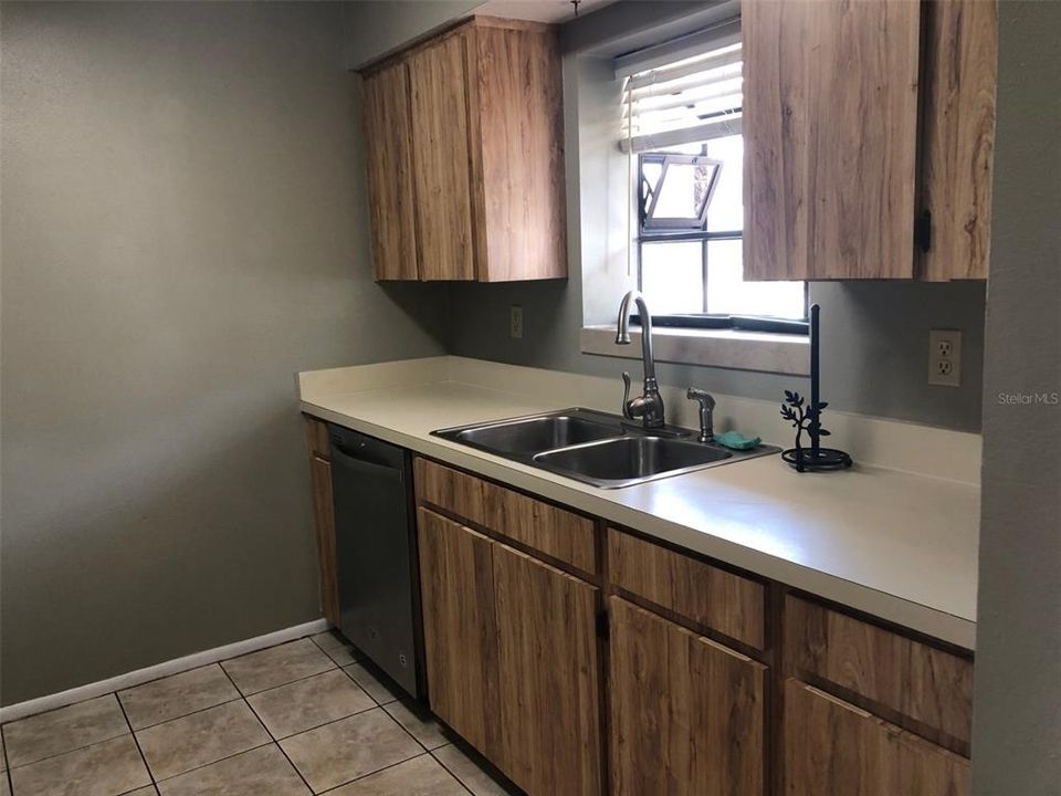 For Rent: $2,200 (3 beds, 2 baths, 1160 Square Feet)