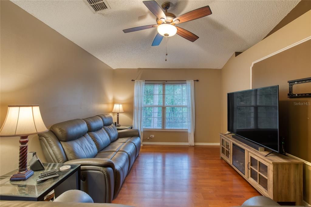 Active With Contract: $349,900 (4 beds, 2 baths, 1730 Square Feet)