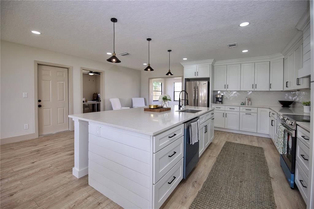 Active With Contract: $597,500 (3 beds, 2 baths, 1632 Square Feet)