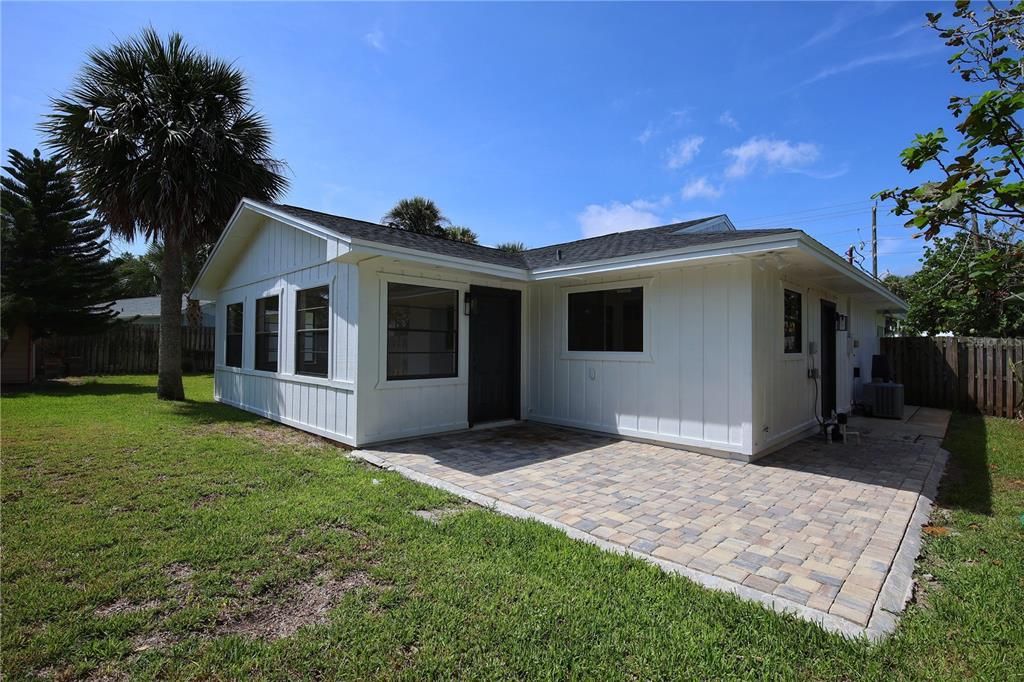 Active With Contract: $597,500 (3 beds, 2 baths, 1632 Square Feet)