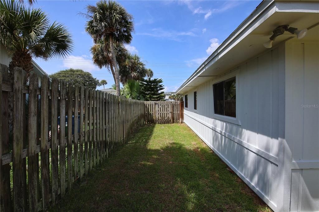 Active With Contract: $597,500 (3 beds, 2 baths, 1632 Square Feet)