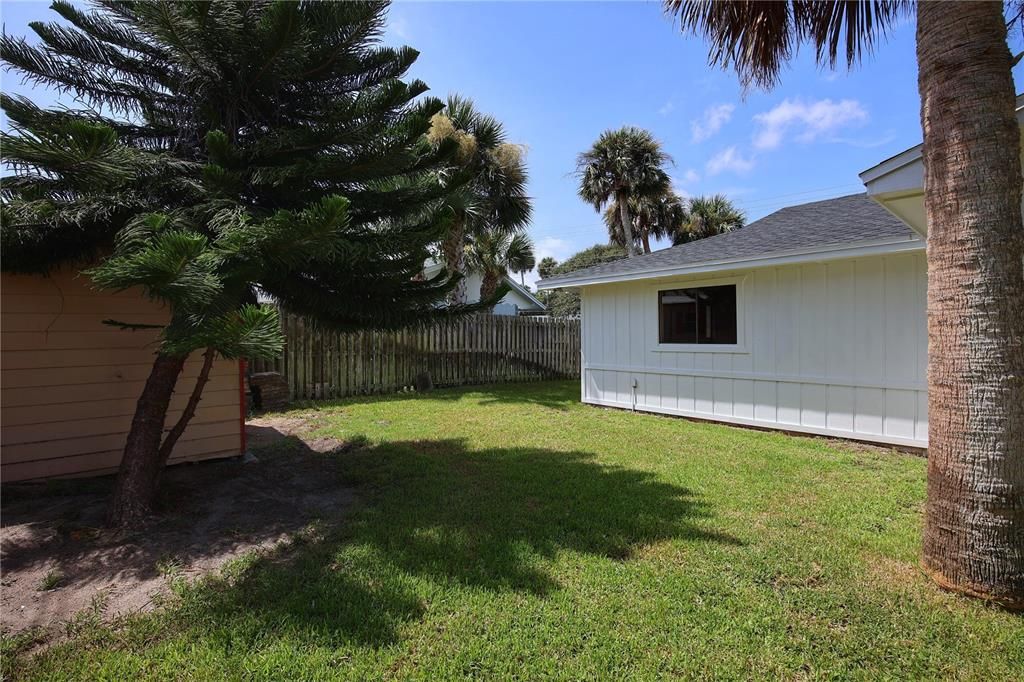 Active With Contract: $597,500 (3 beds, 2 baths, 1632 Square Feet)