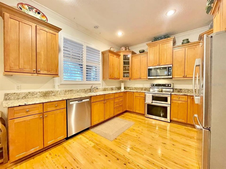 For Rent: $5,950 (4 beds, 2 baths, 2536 Square Feet)