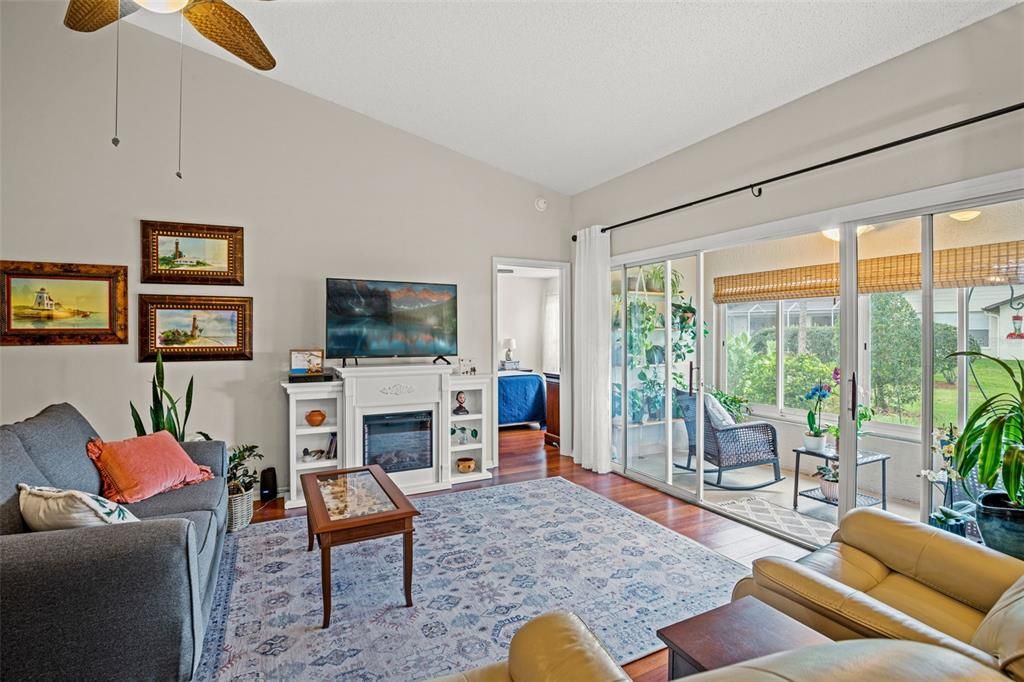 Recently Sold: $269,000 (2 beds, 2 baths, 1303 Square Feet)