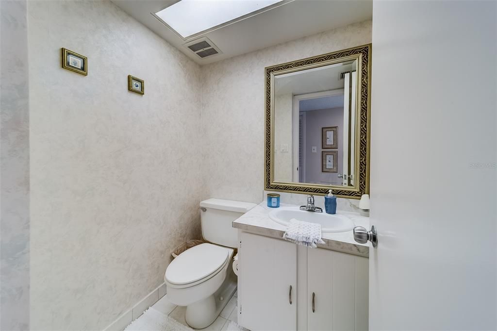 For Sale: $525,000 (1 beds, 1 baths, 995 Square Feet)