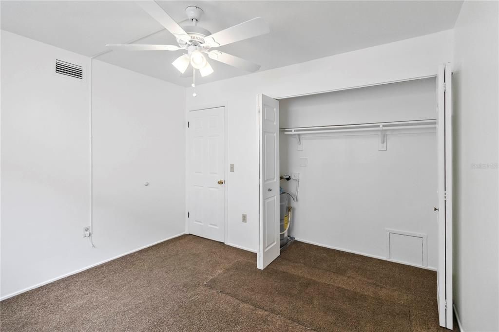 Active With Contract: $165,000 (2 beds, 1 baths, 716 Square Feet)