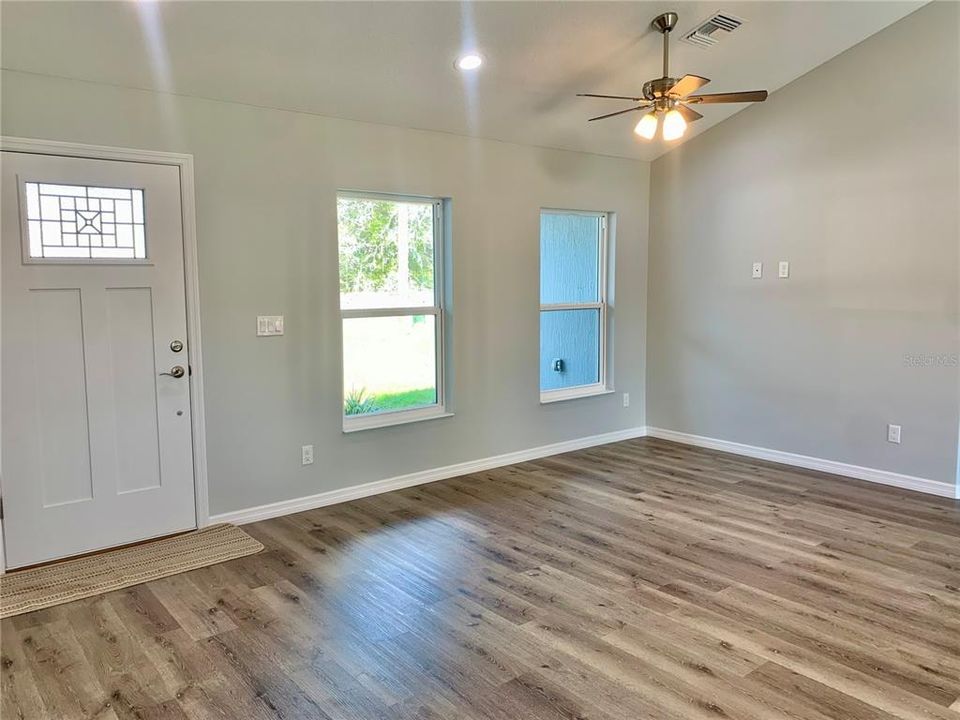 Recently Sold: $259,000 (3 beds, 2 baths, 1377 Square Feet)