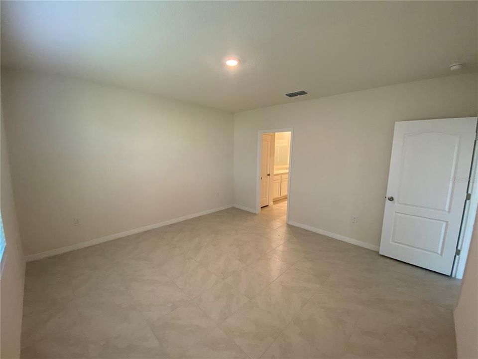 Active With Contract: $2,150 (3 beds, 2 baths, 1620 Square Feet)