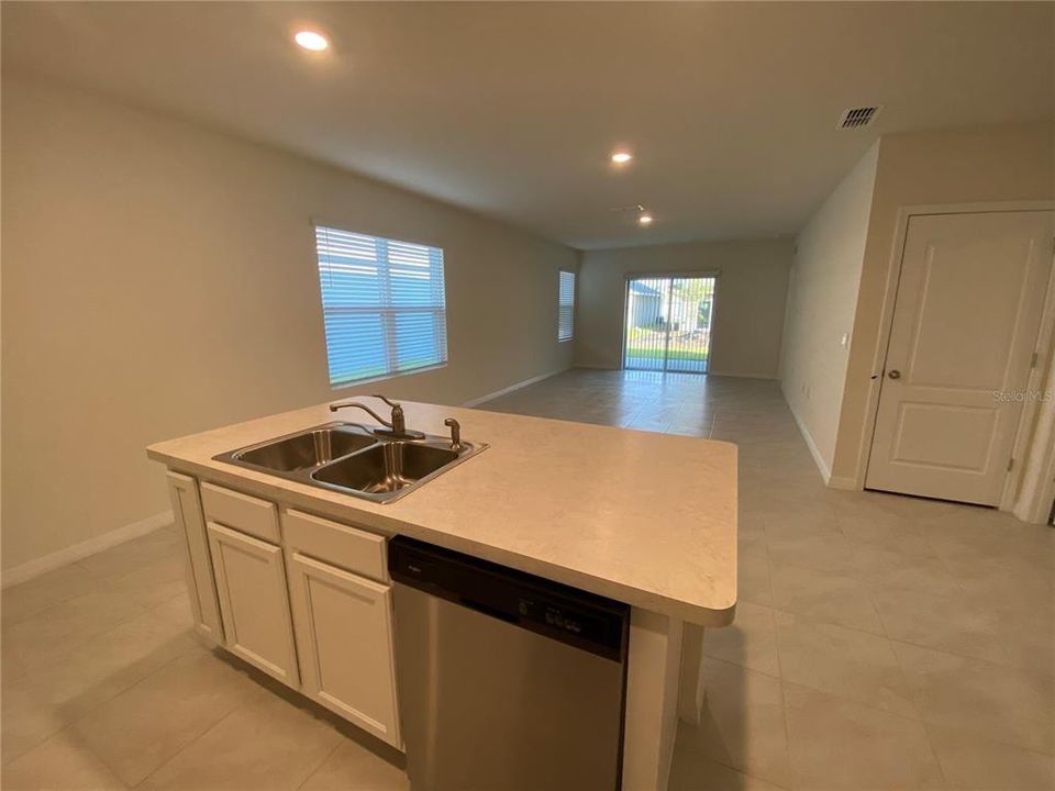 Active With Contract: $2,150 (3 beds, 2 baths, 1620 Square Feet)