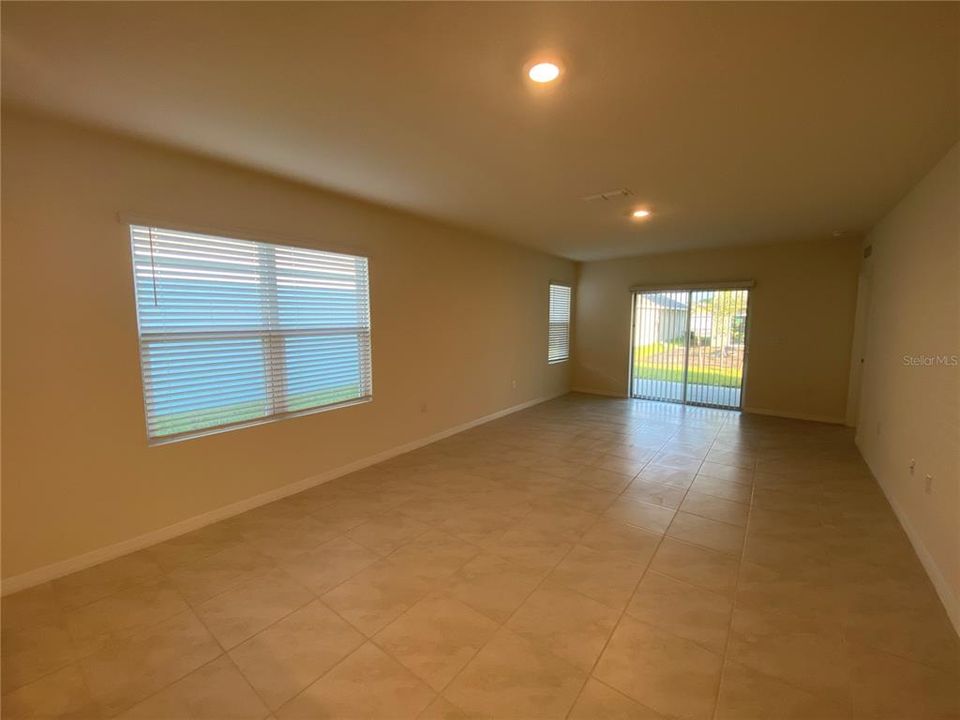 Active With Contract: $2,150 (3 beds, 2 baths, 1620 Square Feet)