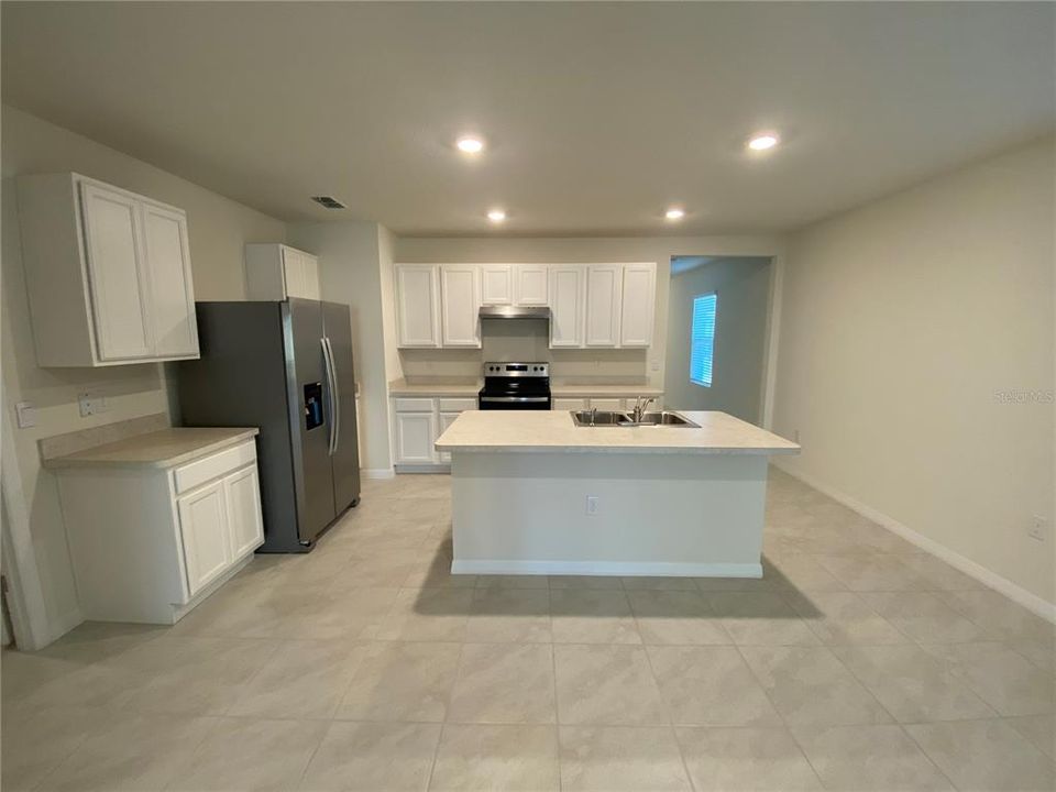 Active With Contract: $2,150 (3 beds, 2 baths, 1620 Square Feet)