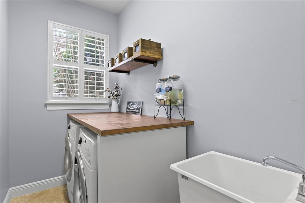Large Laundry Room with utility tub