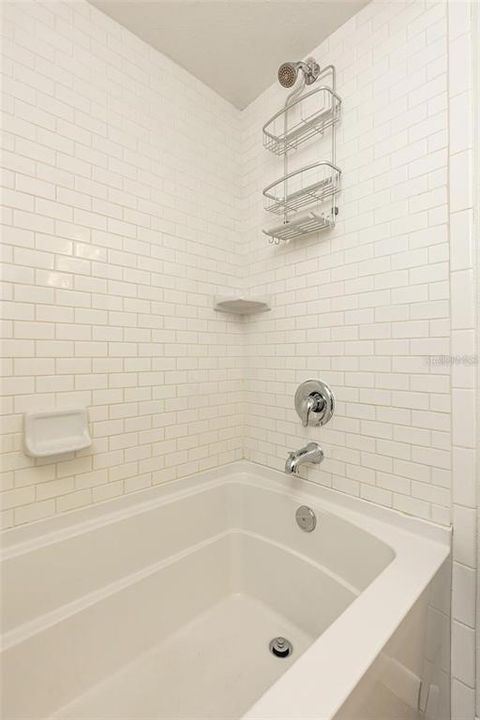 Active With Contract: $2,099 (1 beds, 1 baths, 728 Square Feet)