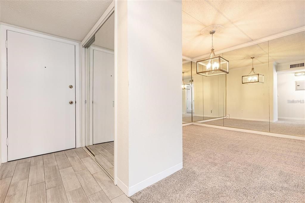 Active With Contract: $2,099 (1 beds, 1 baths, 728 Square Feet)