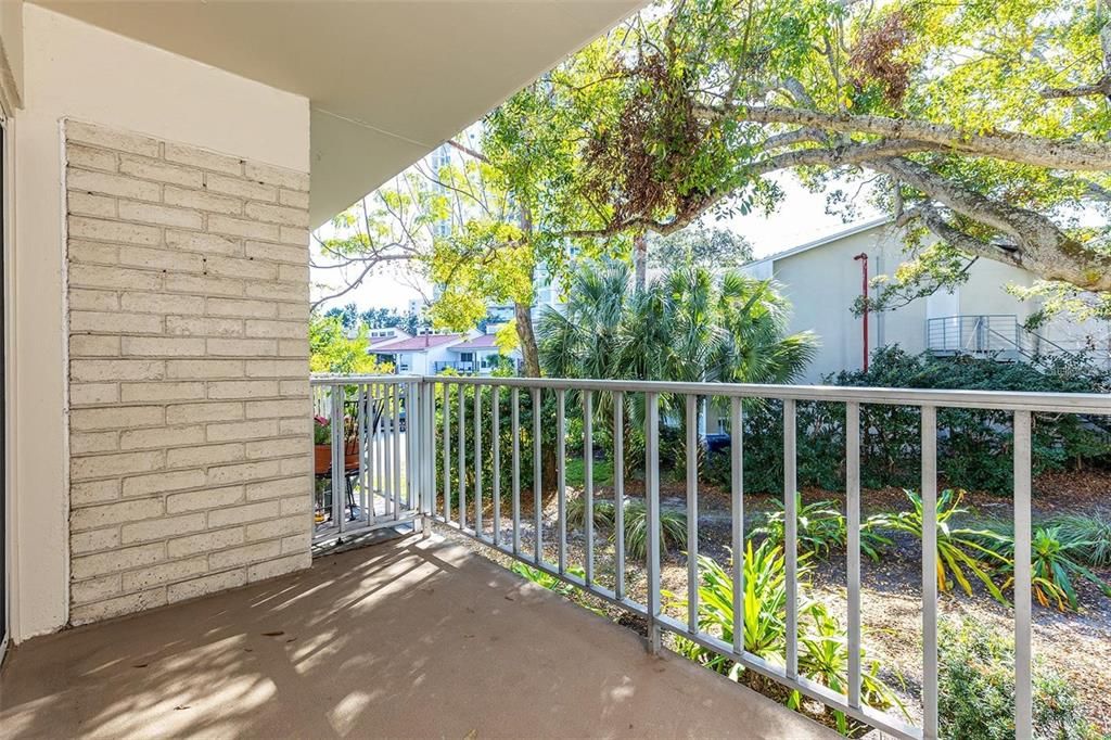 Active With Contract: $2,099 (1 beds, 1 baths, 728 Square Feet)