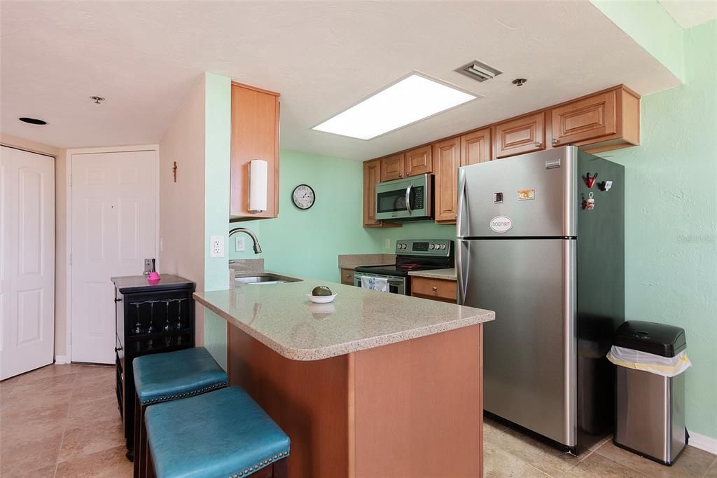 For Sale: $239,900 (1 beds, 1 baths, 895 Square Feet)