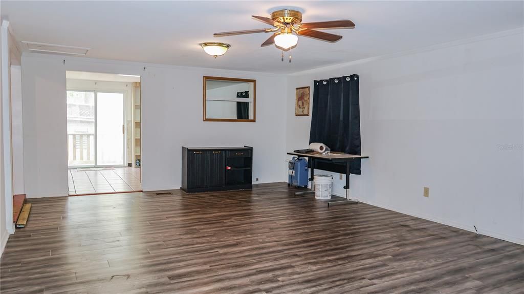 For Sale: $220,000 (3 beds, 2 baths, 1560 Square Feet)