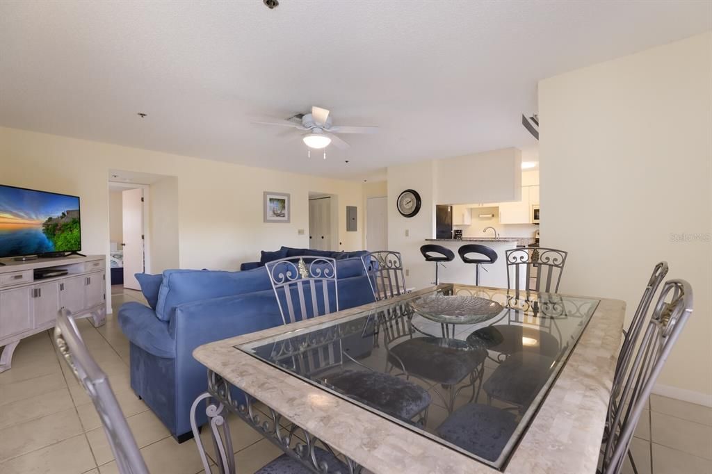 For Sale: $549,900 (2 beds, 2 baths, 1035 Square Feet)