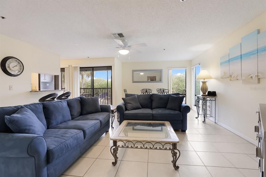 For Sale: $549,900 (2 beds, 2 baths, 1035 Square Feet)