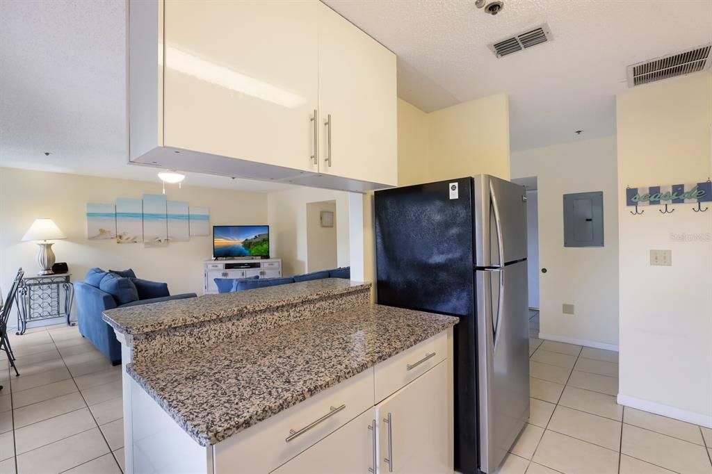 For Sale: $549,900 (2 beds, 2 baths, 1035 Square Feet)