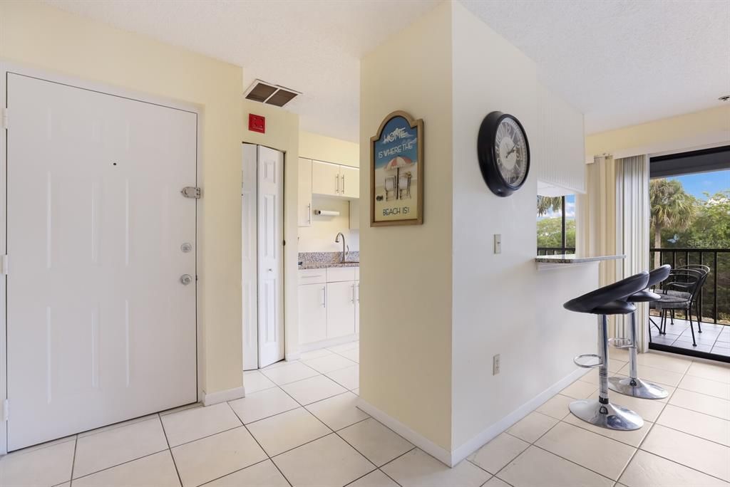 For Sale: $549,900 (2 beds, 2 baths, 1035 Square Feet)