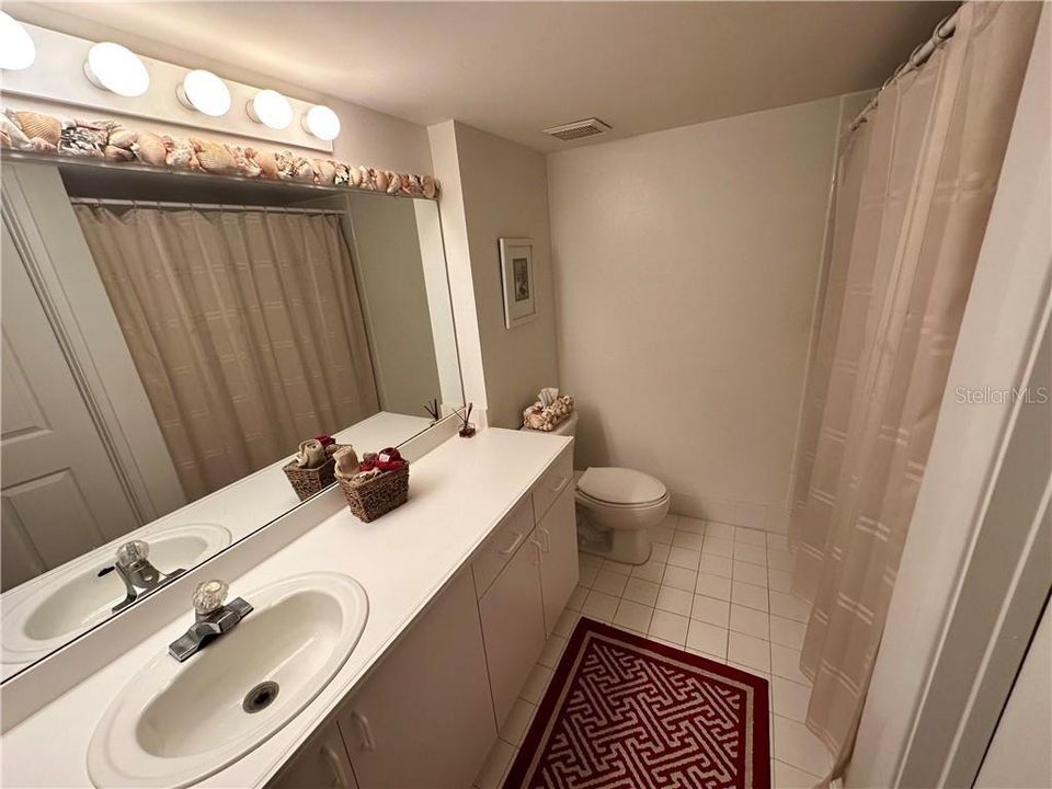合同活跃: $1,550 (2 贝兹, 2 浴室, 1329 平方英尺)