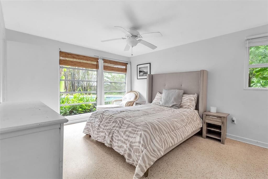 Active With Contract: $1,999,000 (3 beds, 1 baths, 972 Square Feet)