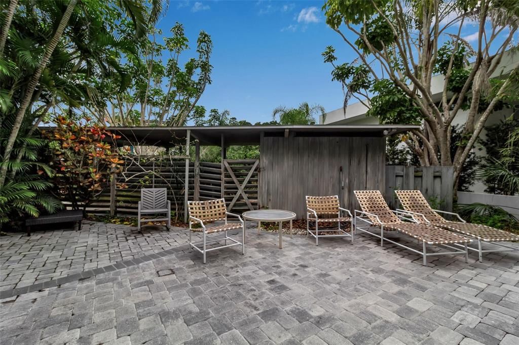 Active With Contract: $1,999,000 (3 beds, 1 baths, 972 Square Feet)