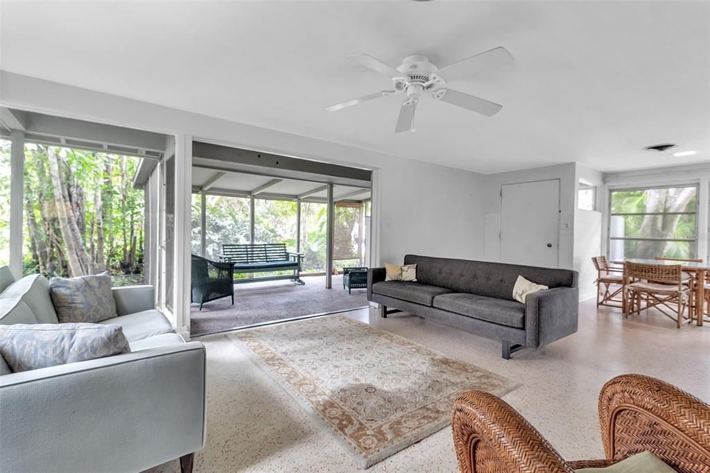 Active With Contract: $1,999,000 (3 beds, 1 baths, 972 Square Feet)