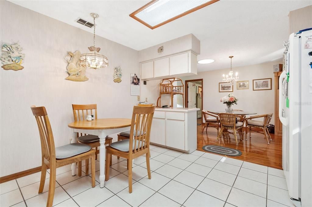 For Sale: $349,000 (3 beds, 2 baths, 1638 Square Feet)