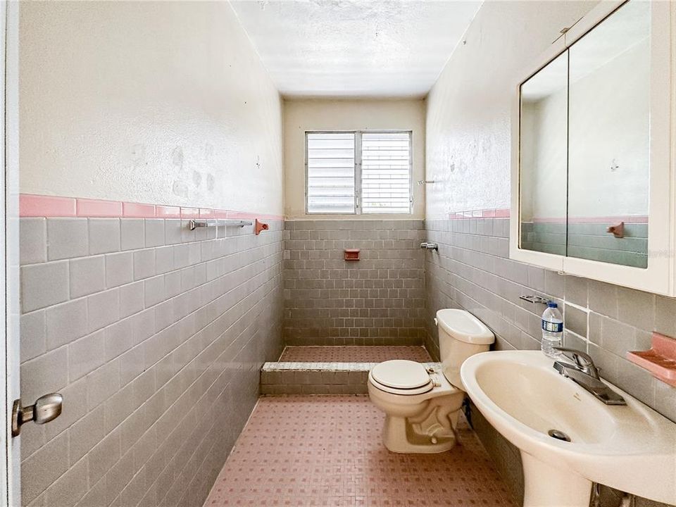 待售: $300,000 (0 贝兹, 0 浴室, 0 平方英尺)