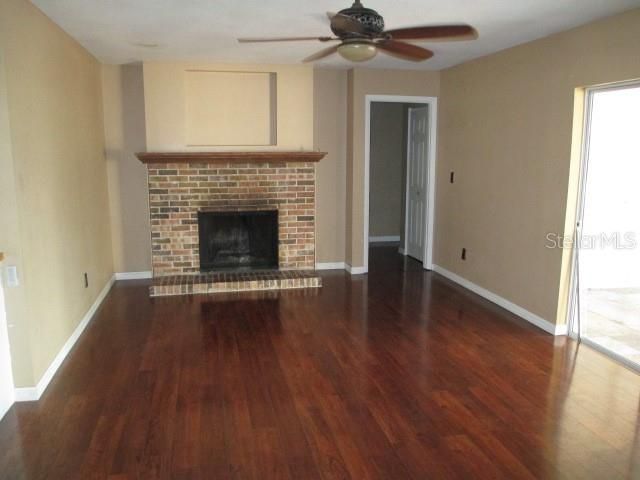 Recently Rented: $2,495 (3 beds, 2 baths, 1928 Square Feet)