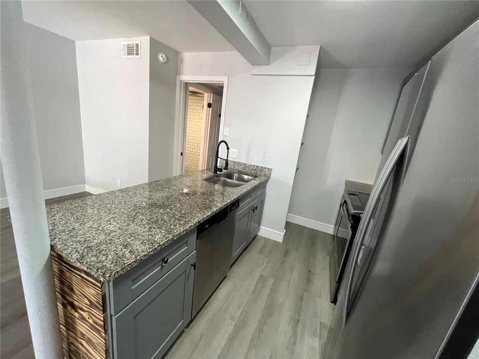 Recently Rented: $1,499 (1 beds, 1 baths, 595 Square Feet)