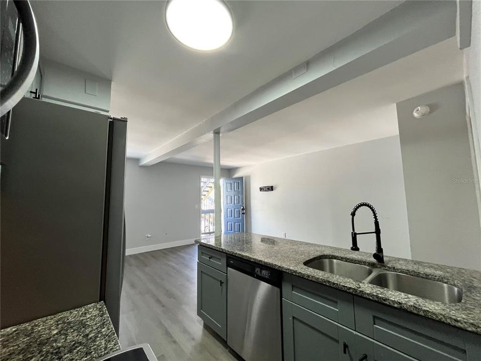 Recently Rented: $1,499 (1 beds, 1 baths, 595 Square Feet)