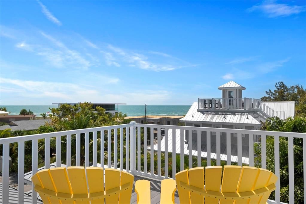 Roof top deck with spectacular view of the gulf of Mexico!