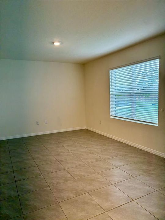 Active With Contract: $2,400 (3 beds, 2 baths, 1961 Square Feet)