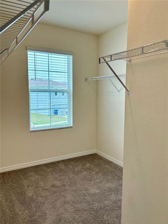 Active With Contract: $2,400 (3 beds, 2 baths, 1961 Square Feet)