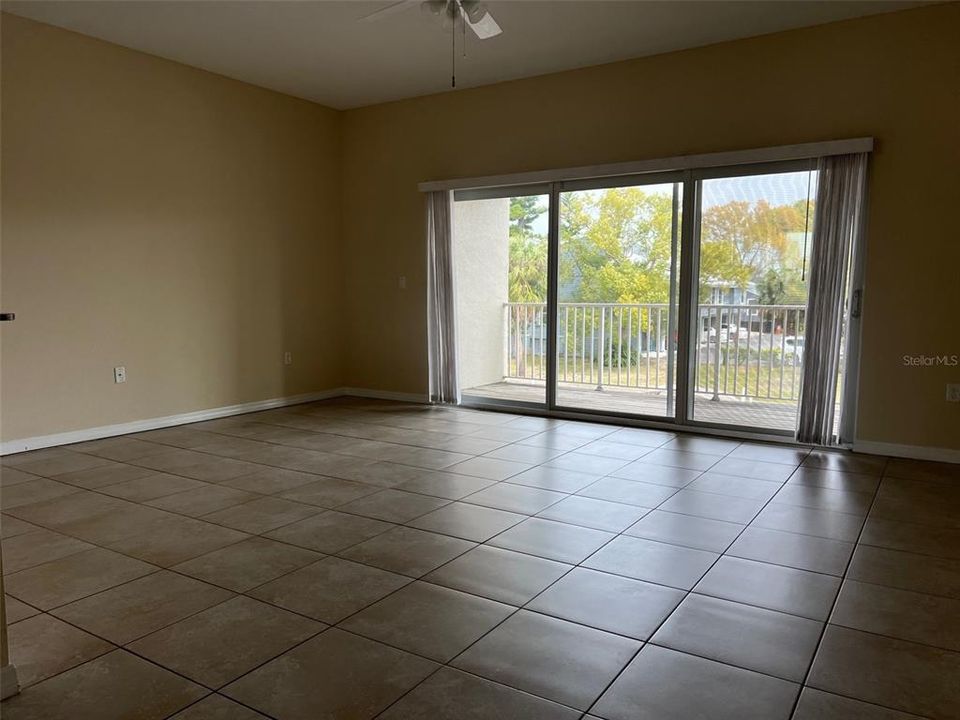 For Rent: $2,300 (3 beds, 2 baths, 1802 Square Feet)