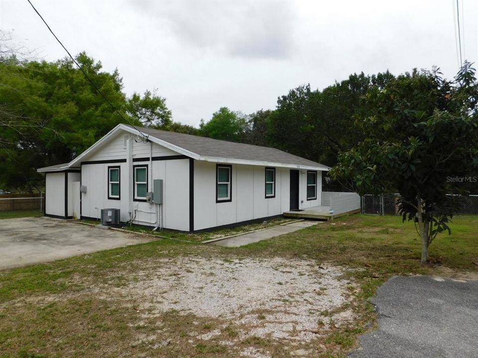 Recently Sold: $214,900 (3 beds, 2 baths, 912 Square Feet)