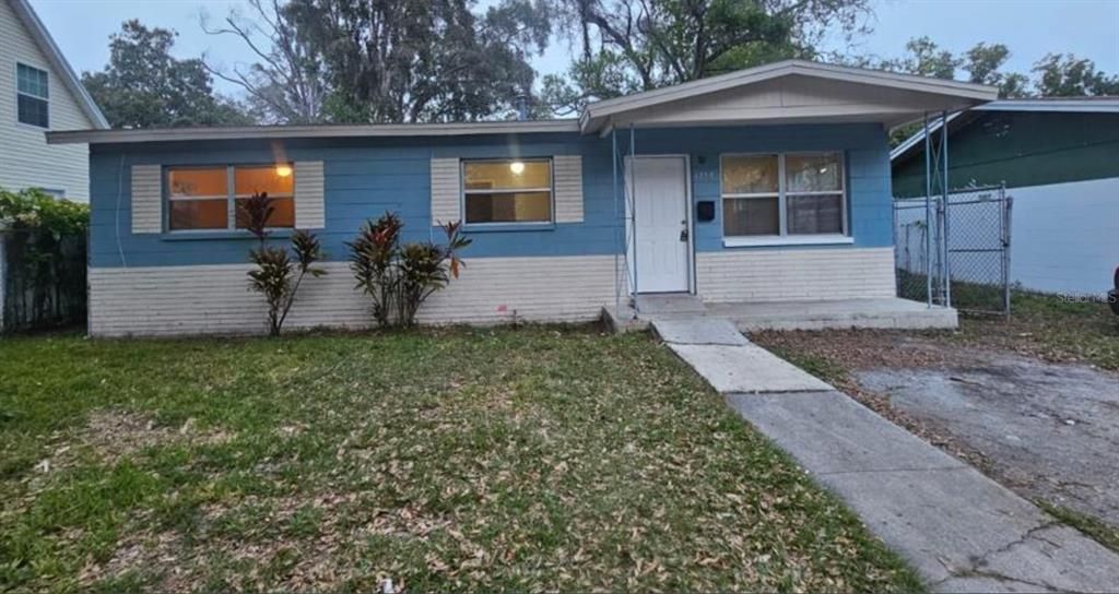 Recently Rented: $2,399 (3 beds, 1 baths, 874 Square Feet)