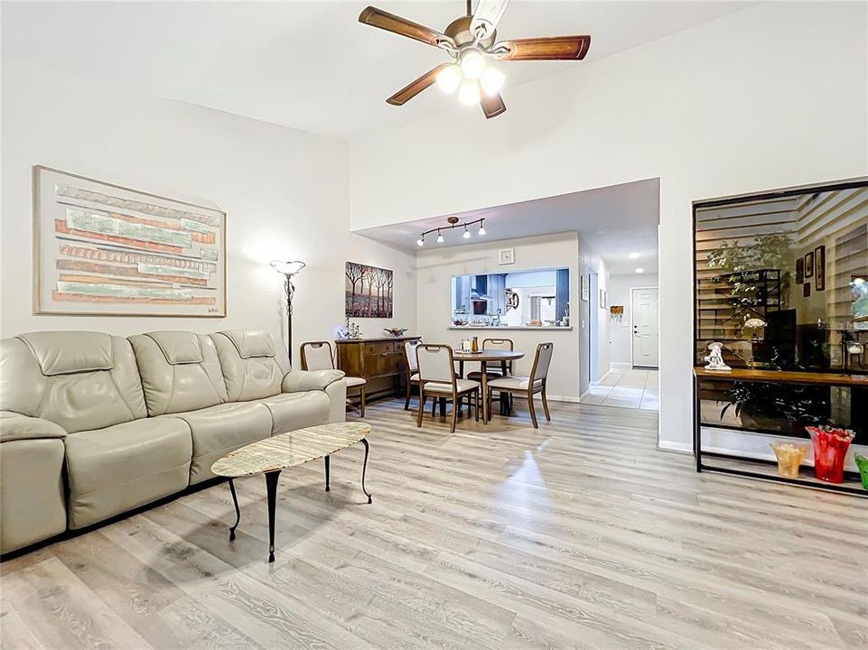 Active With Contract: $349,900 (3 beds, 2 baths, 1322 Square Feet)